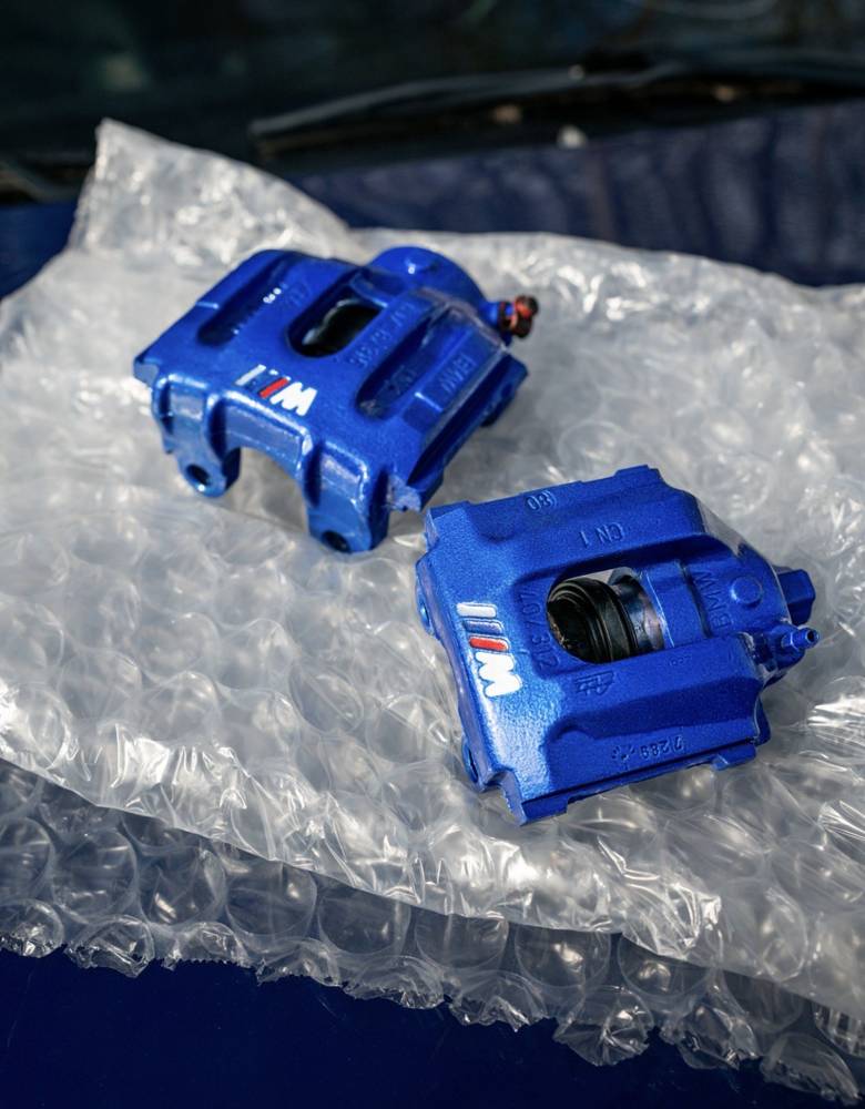 BMW M calipers in blue